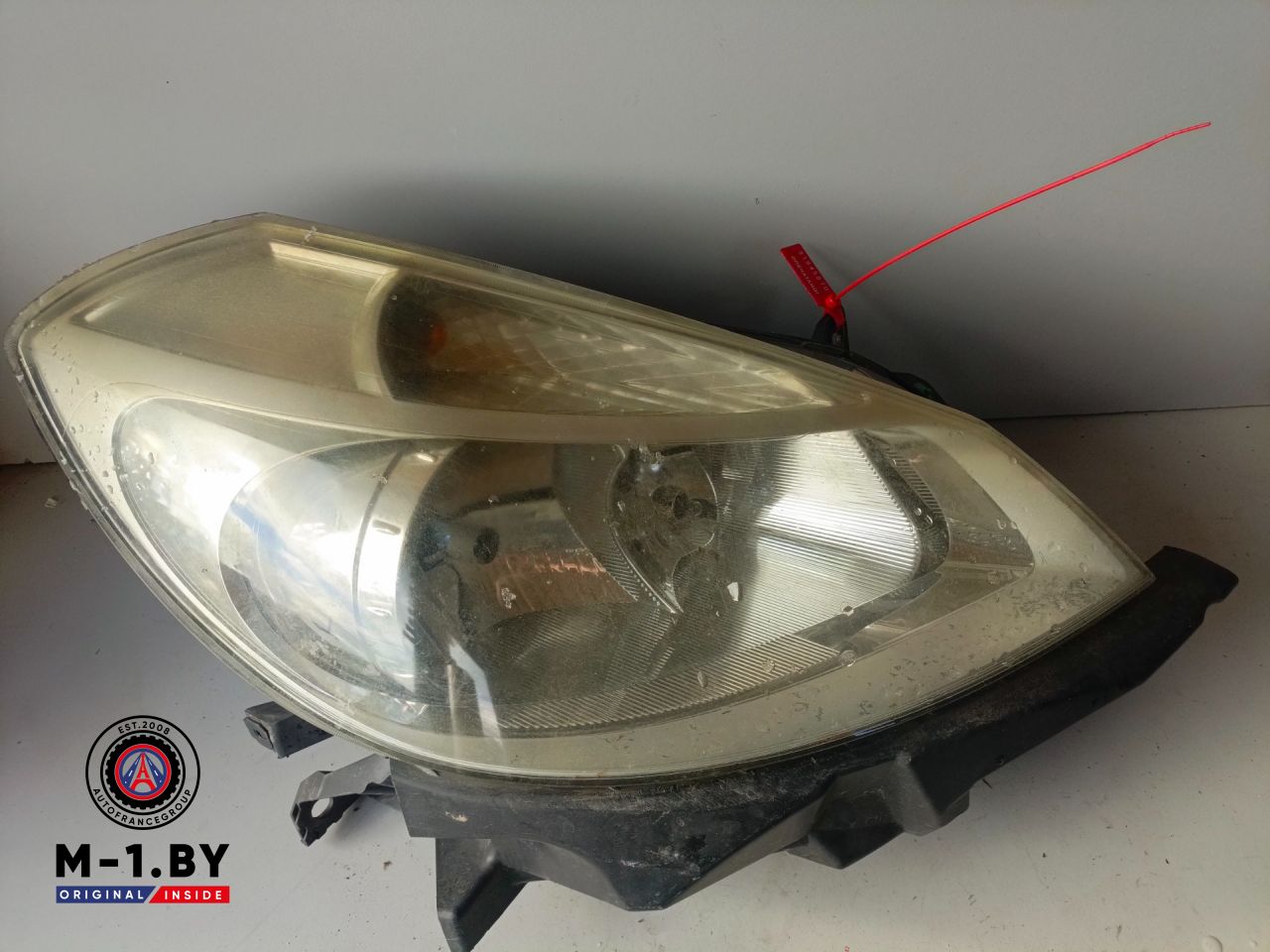 фара правая Renault Clio 3 поколение (2005 - 2009), 8200459823 - фото №1