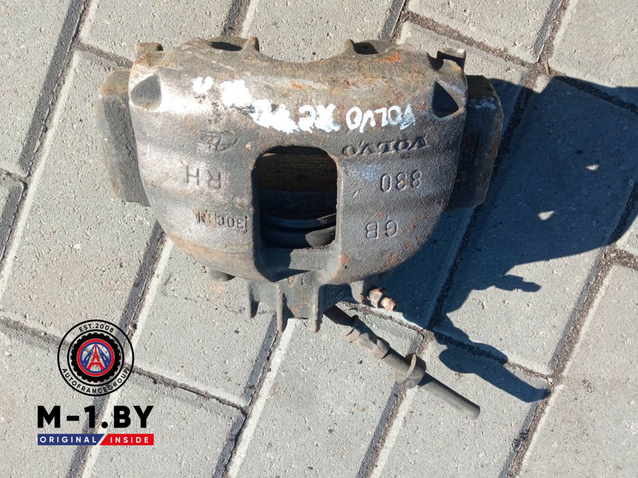 суппорт передний правый Volvo XC70 2 поколение (2000 - 2005) - фото №1