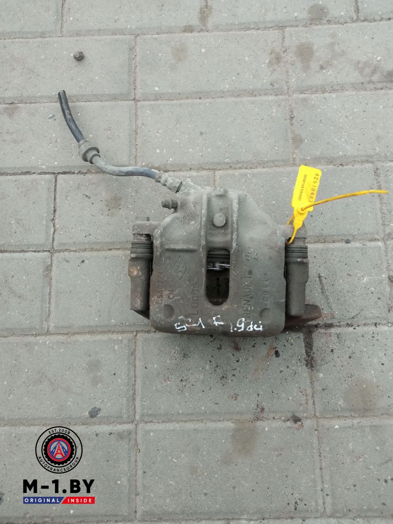 суппорт передний правый Renault Scenic 1 поколение (1996 - 1999) - фото №1