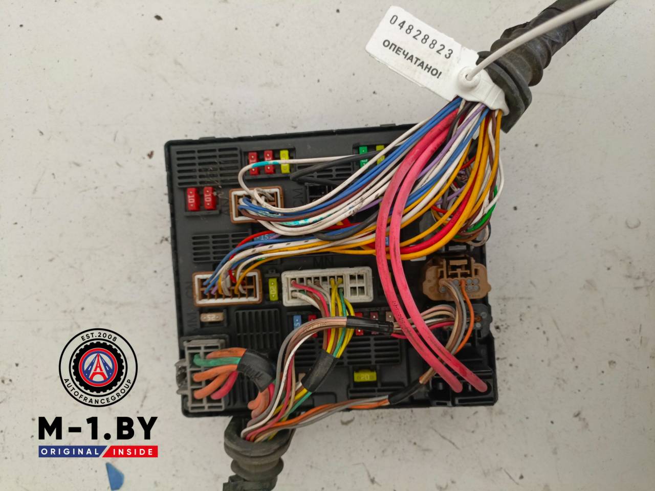 блок предохранителей Renault Latitude 1 поколение (2010 - 2014), 284B60738R - фото №1