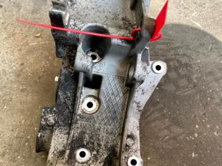 кронштейн генератора Peugeot 406 1 поколение [рестайлинг] (1999 - 2004), 2.0 л., дизель, 96348183, 96348179