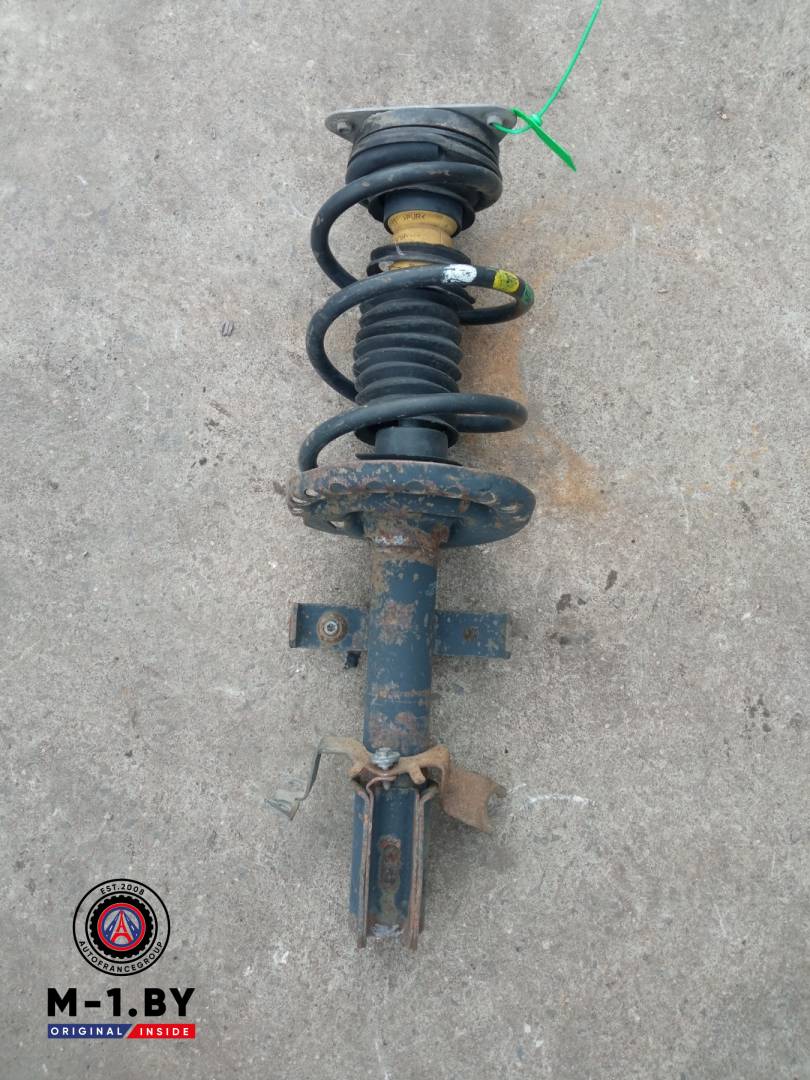 стойка передняя левая Renault Clio 3 поколение (2005 - 2009) - фото №1