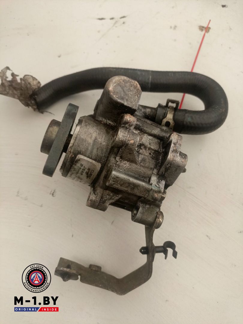 насос гидроусилителя руля Peugeot 607 1 поколение (2000 - 2004), 2.7 л., дизель, 9655444580 - фото №1