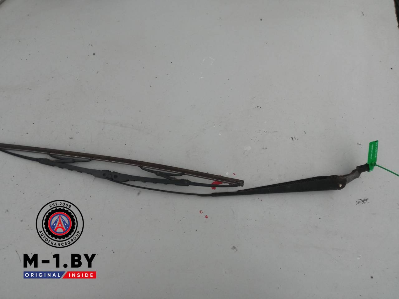 щеткодержатель (поводок стеклоочистителя, дворник) Renault Logan 1 поколение (2004 - 2009) - фото №1