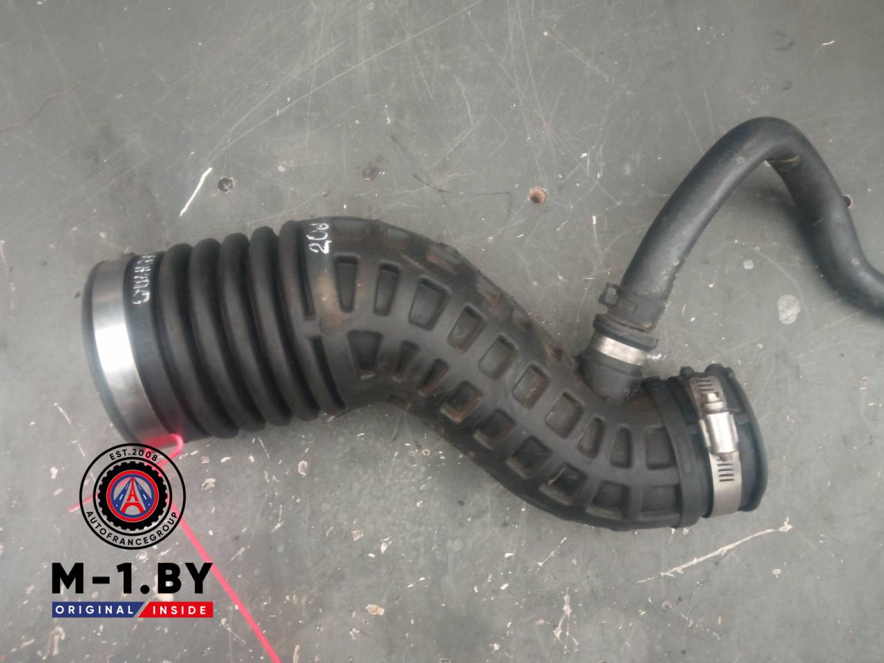 патрубок воздушного фильтра Nissan Qashqai 1 поколение (2006 - 2010), 1022314S01 - фото №1