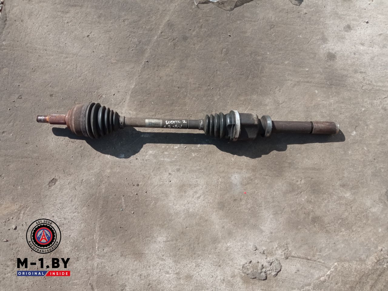 полуось передняя правая (приводной вал, ШРУС) Renault Scenic 2 поколение (2003 - 2006), 1.6 л., бензин, 8200276404 - фото №1