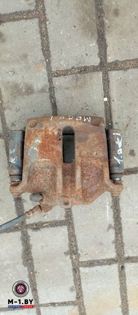 суппорт передний левый Renault Megane 2 поколение (2002 - 2006) - фото №1