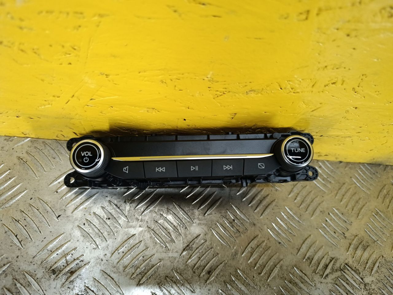 магнитола Ford Escape 4 поколение CX482 2021, 1.5 л., бензин, АКПП, передний привод, LJ6T18K811CB - фото №1