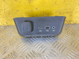 разъем AUX / USB Chevrolet TrailBlazer 3 поколение 2022, 1.3 л., L3T, бензин, АКПП, черный, внедорожник 5 дв., передний привод, 13529867