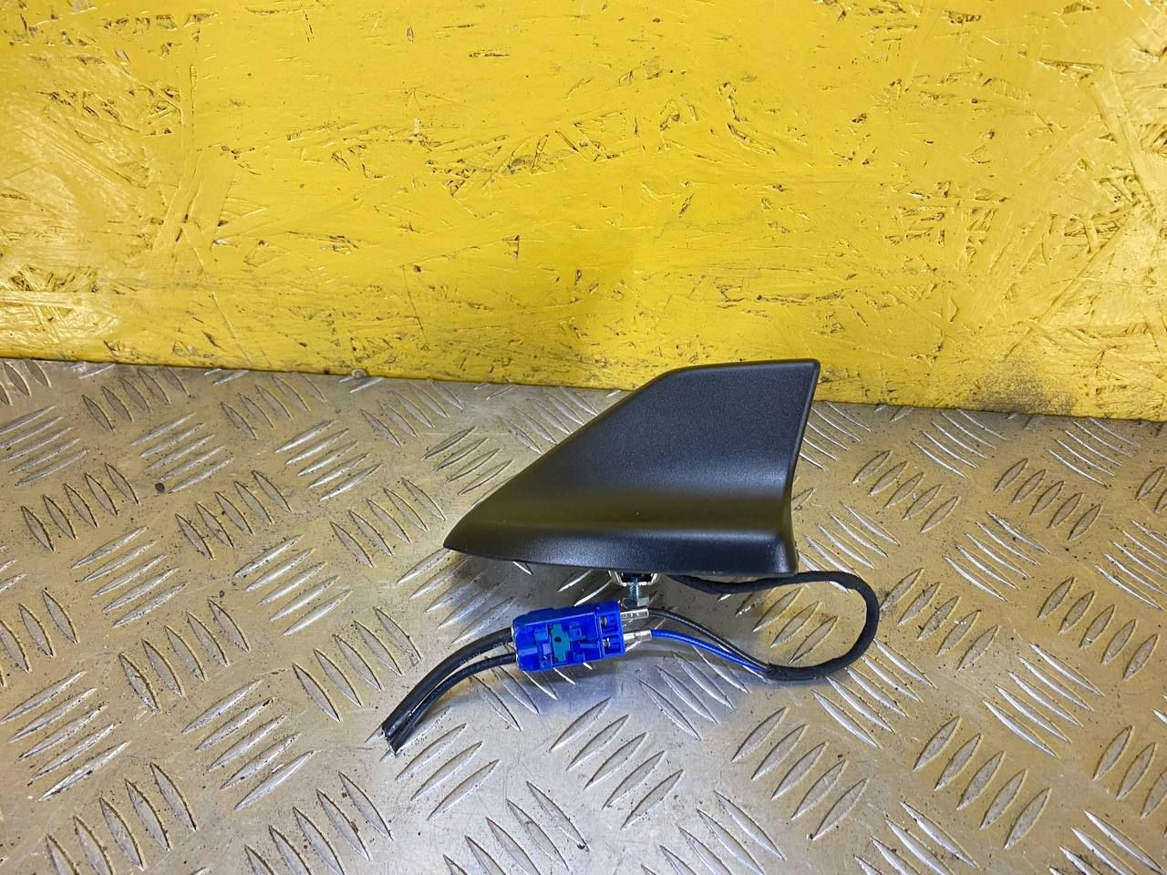 антенна Ford Escape 4 поколение CX482 2021, 1.5 л., бензин, АКПП, передний привод, JX7T-19K351-CA - фото №1