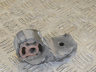 кронштейн глушителя Chevrolet TrailBlazer 3 поколение 2022, 1.3 л., L3T, бензин, АКПП, черный, внедорожник 5 дв., передний привод, 42747907