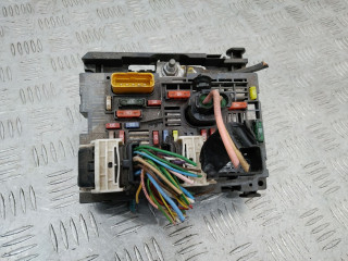 блок предохранителей Peugeot 5008 1 поколение 2011, 9675877980, R02