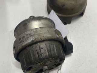подушка крепления двигателя Audi A6 4F/C6 2007, 2.7 л., дизель, 4F0199379H