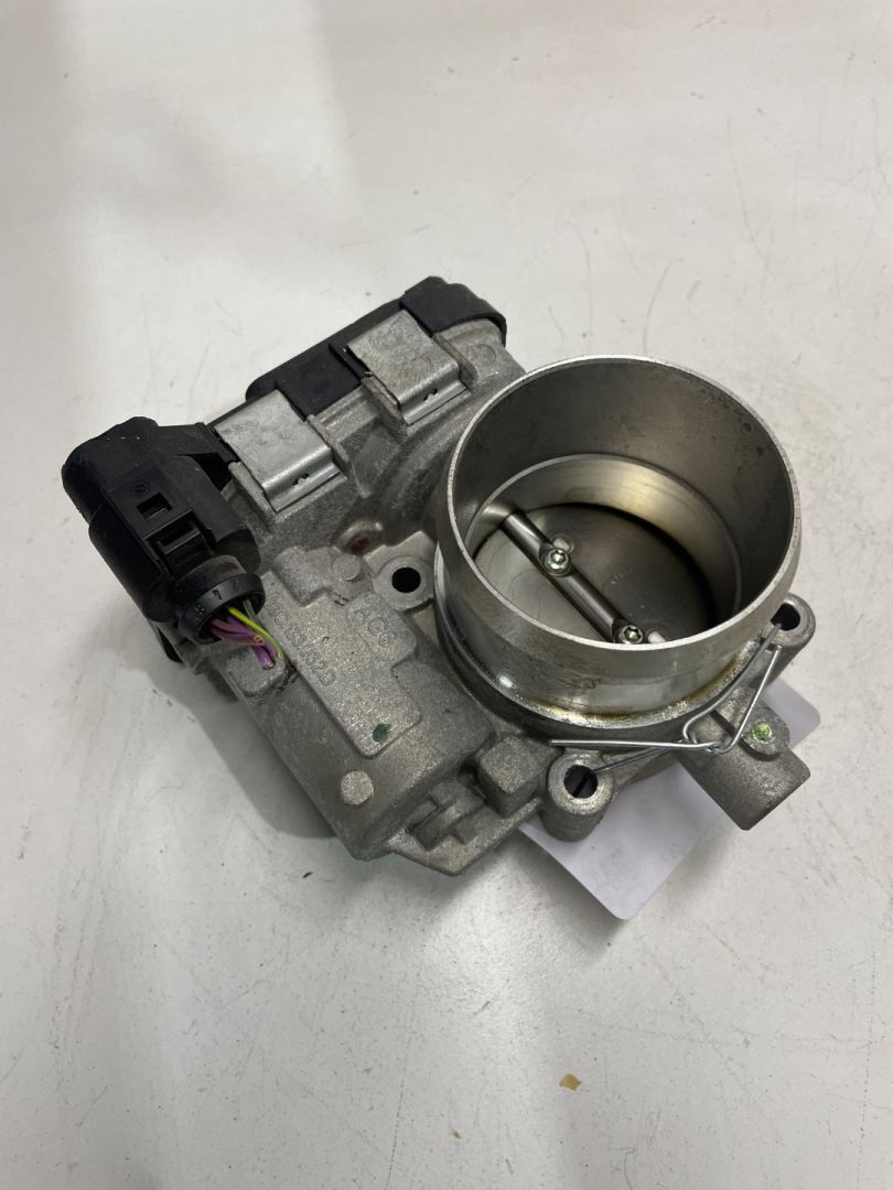 заслонка дроссельная Volkswagen Passat B7 2010, 1.4 л., бензин, 03C133062D - фото №1