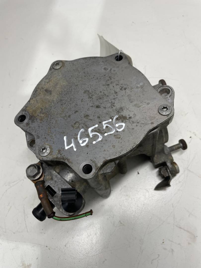 насос вакуумный Volkswagen Passat B6 2010, 2.0 л., бензин, 06J145100A - фото №1