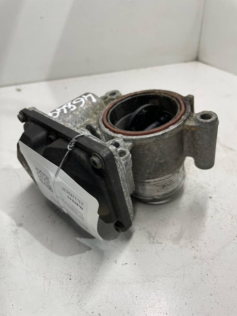 заслонка дроссельная Volkswagen Passat B6 2005, 2.0 л., дизель, 03L128063T - фото №1