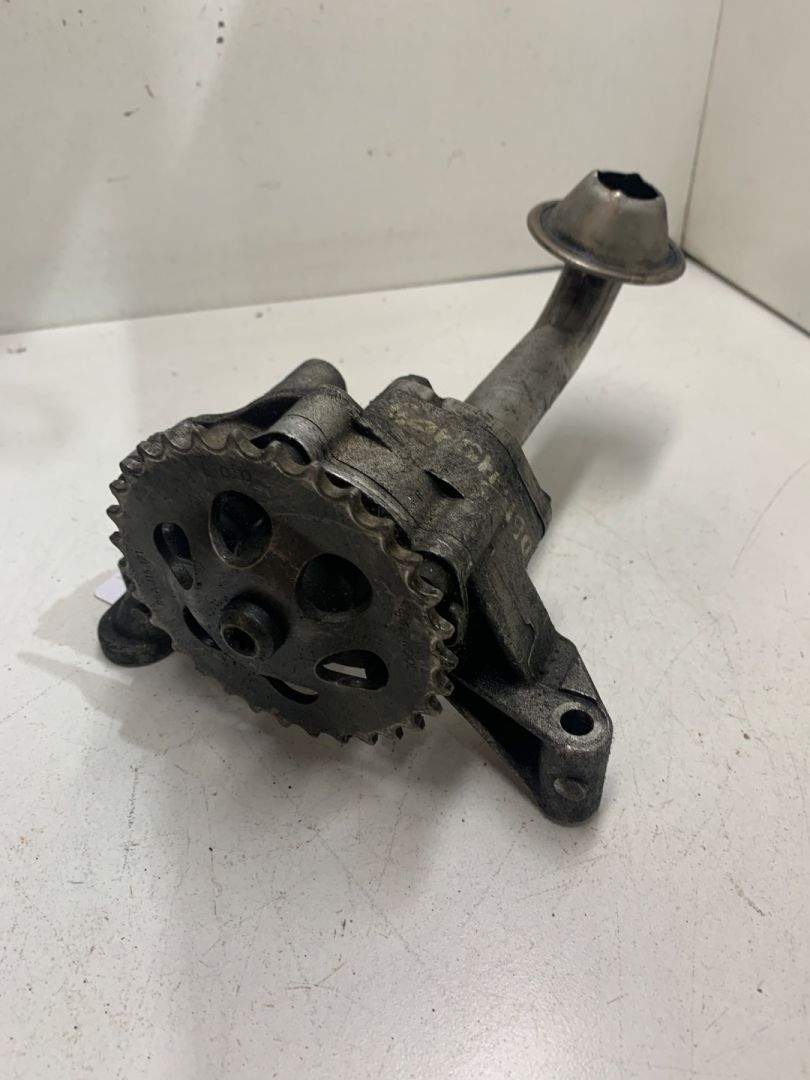 насос масляный Audi A4 B5 1999, 1.6 л., бензин, 06A115105 - фото №1