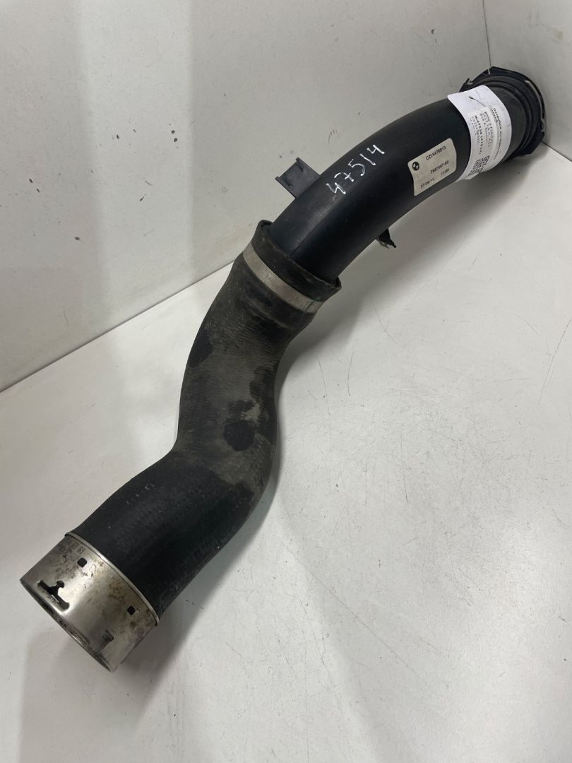 патрубок интеркулера BMW 3 серия F30/F31/F34 2013, 1.6 л., бензин, CZ15476810, 7597587, 759758703 - фото №1
