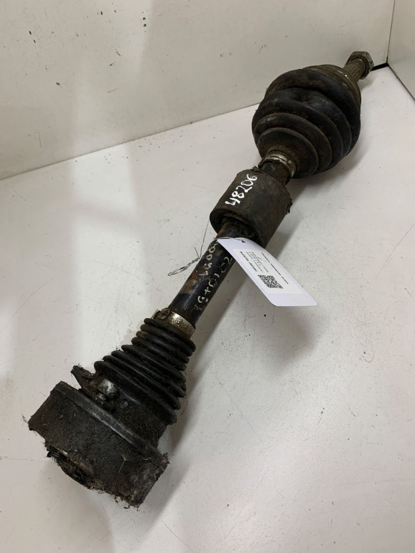 полуось передняя левая (приводной вал, ШРУС) Volkswagen Caddy 2 поколение 2004, 1.9 л., дизель, универсал - фото №1