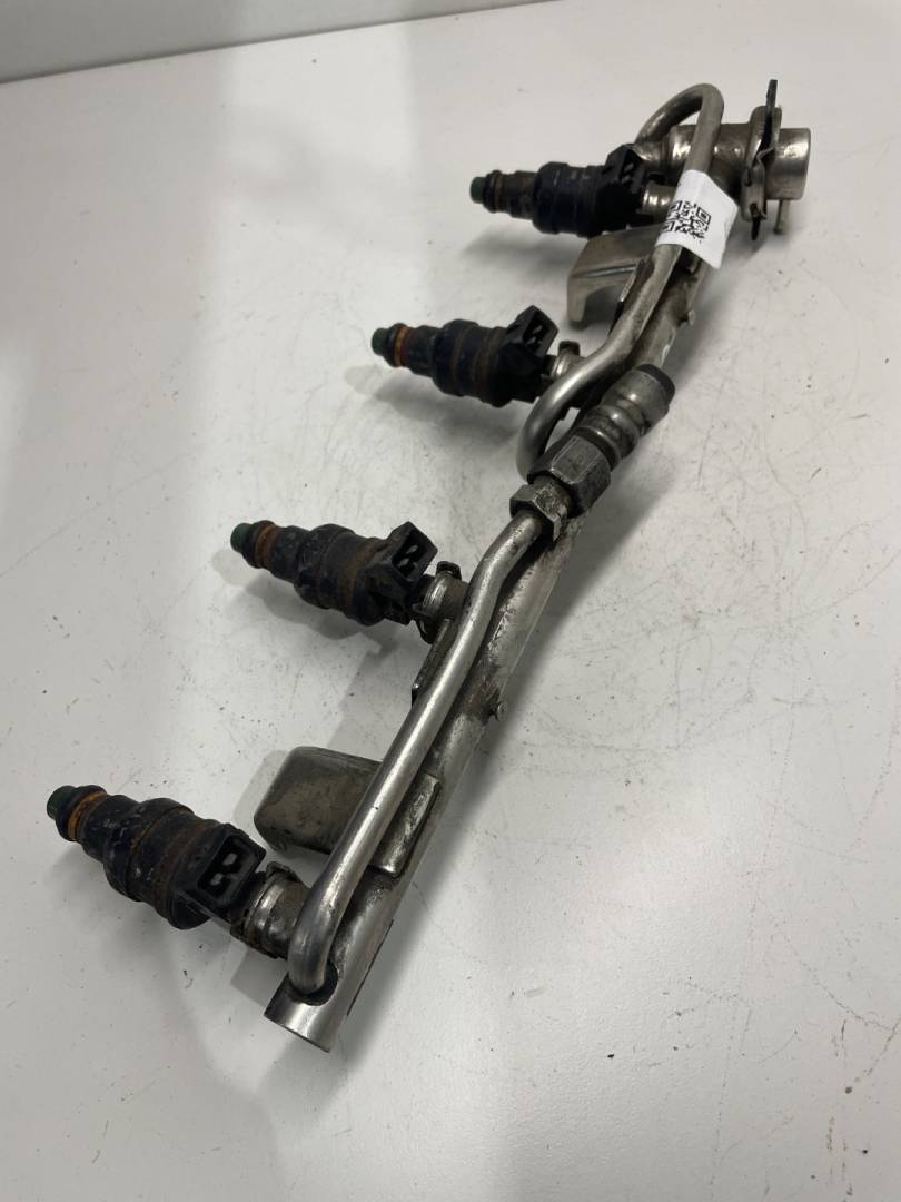 форсунка Audi A4 B6 2004, 1.8 л., бензин, седан, 058133551, 058133681 - фото №1