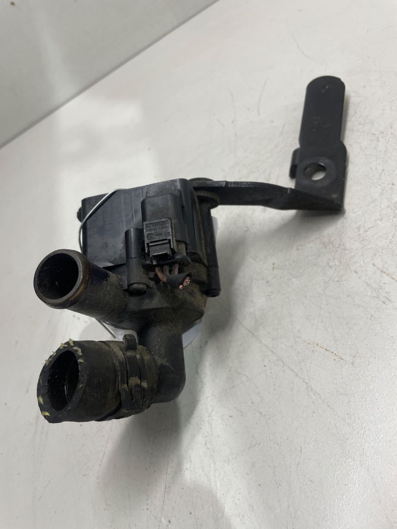 насос антифриза дополнительный Volkswagen Passat B7 2011, 1.4 л., бензин, 5N0965561 - фото №1