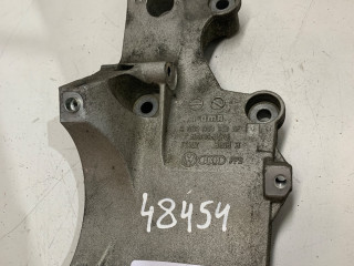 кронштейн генератора Volkswagen Passat B6 2009, 1.9 л., дизель, седан, 038903143AF
