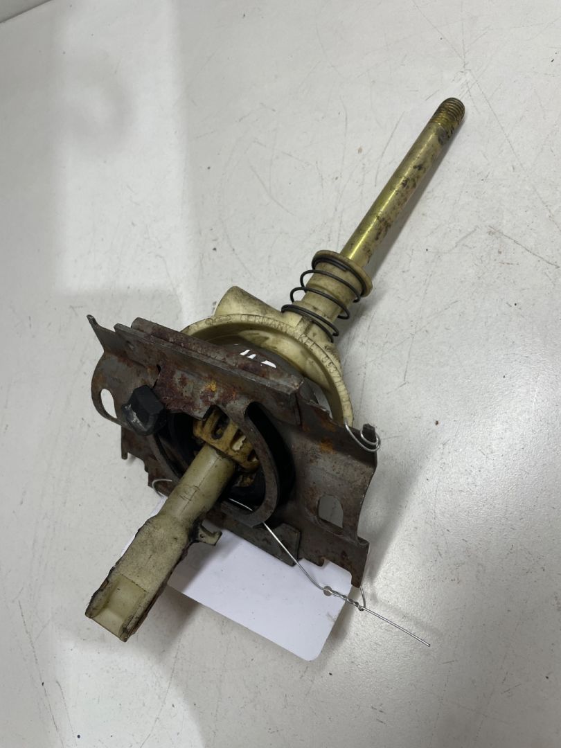 кулиса Audi 80 B3 1992, 893711118E - фото №1