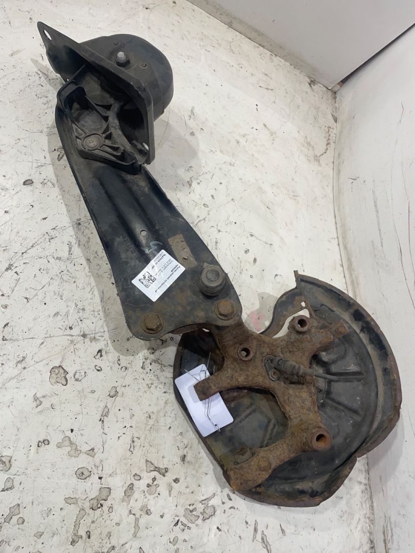 рычаг задний правый Volkswagen Golf 6 поколение 2012, 1.4 л., бензин, 1K0505226H, 1K0505224H, 1K0505224K, 1K0505130J, 1T0598612B - фото №1