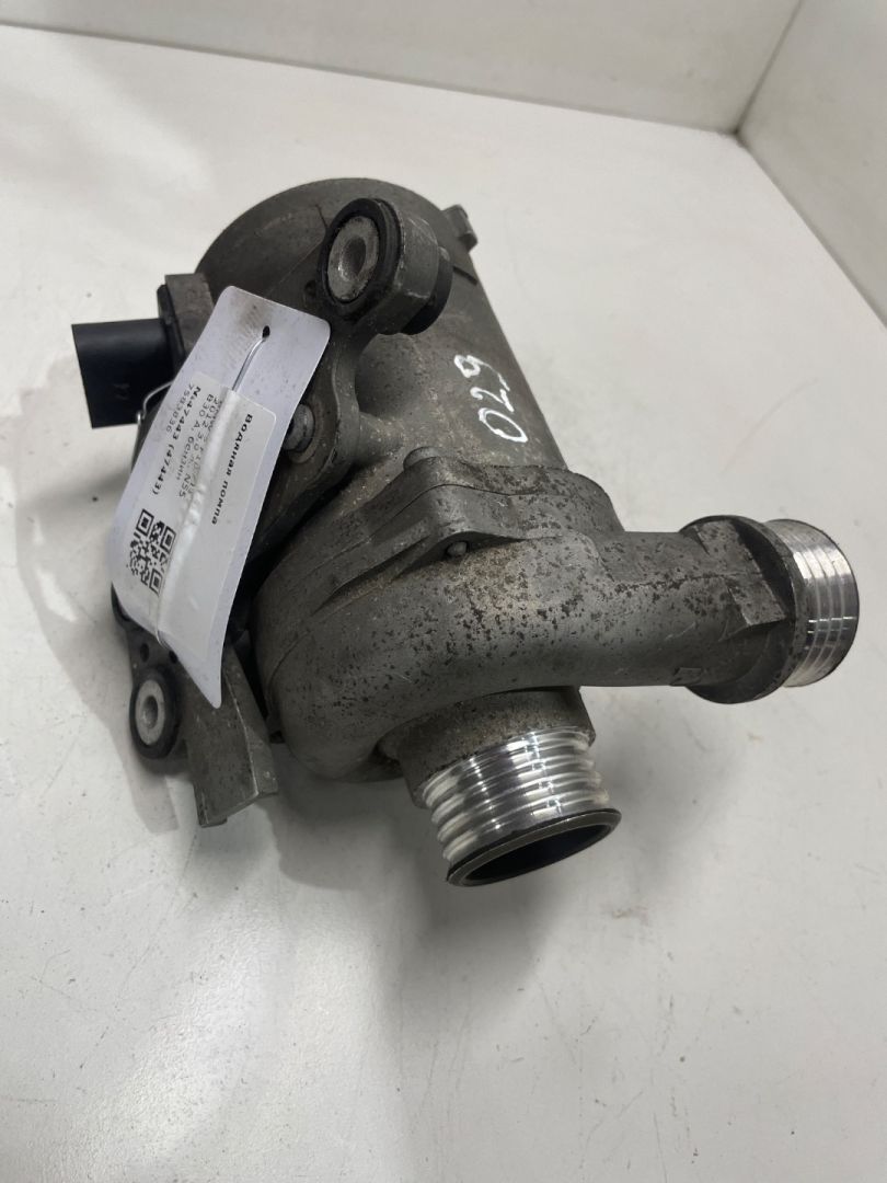 помпа BMW 5 серия F07/F10/F11 2012, 3.0 л., бензин, 7583836, 11517583836 - фото №1
