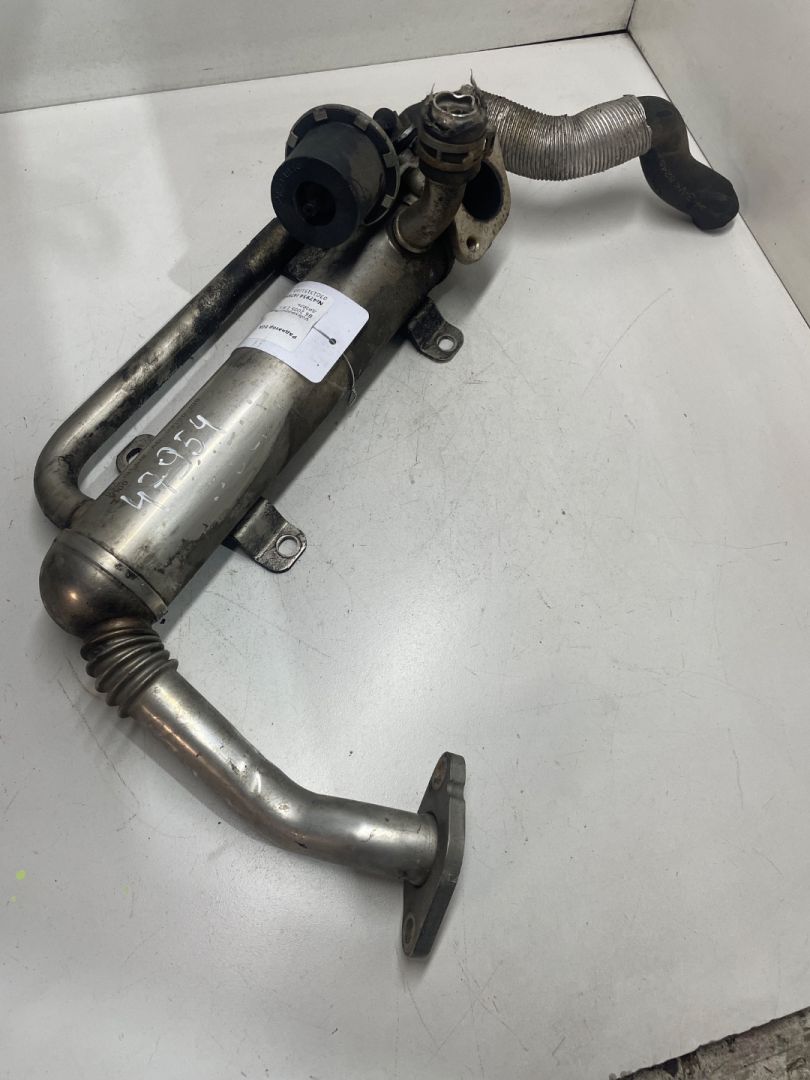 охладитель EGR / Радиатор EGR Volkswagen Passat B6 2005, 1.9 л., дизель, 03G131512AD - фото №1