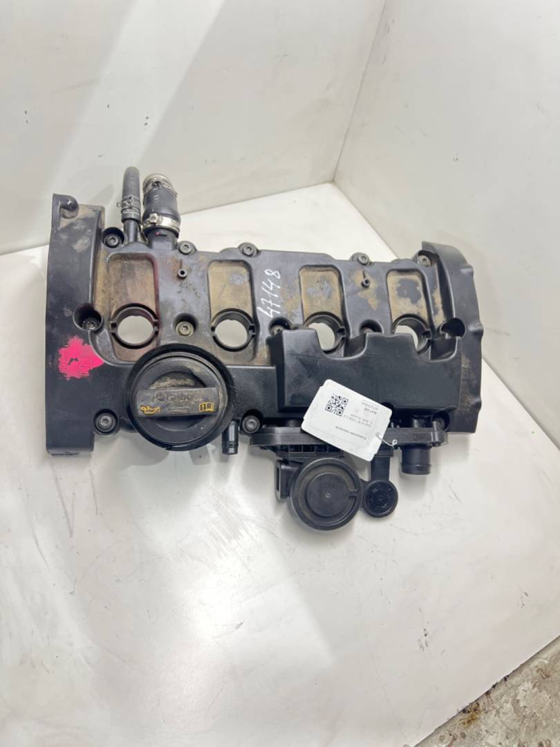 клапанная крышка Audi A4 B7 2008, 2.0 л., бензин, 06F103469K, 06F103469F, 06F103469G - фото №1