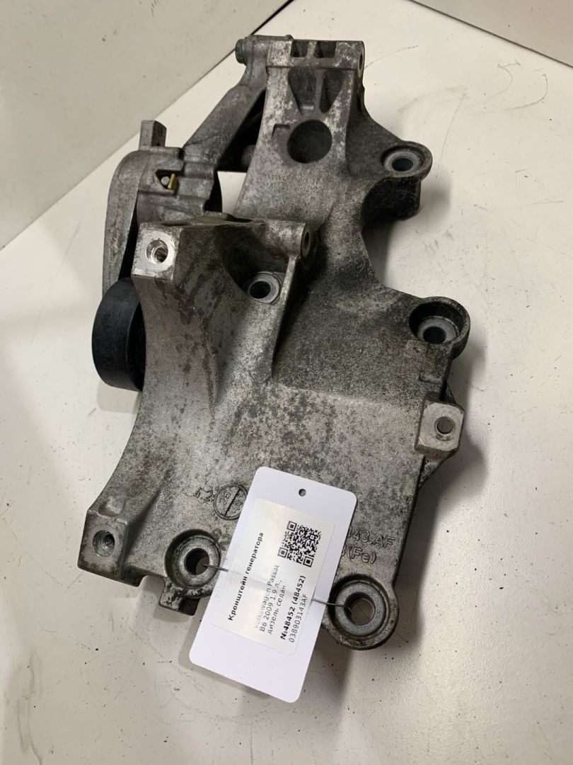 кронштейн генератора Volkswagen Passat B6 2009, 1.9 л., дизель, седан, 038903143AF - фото №1