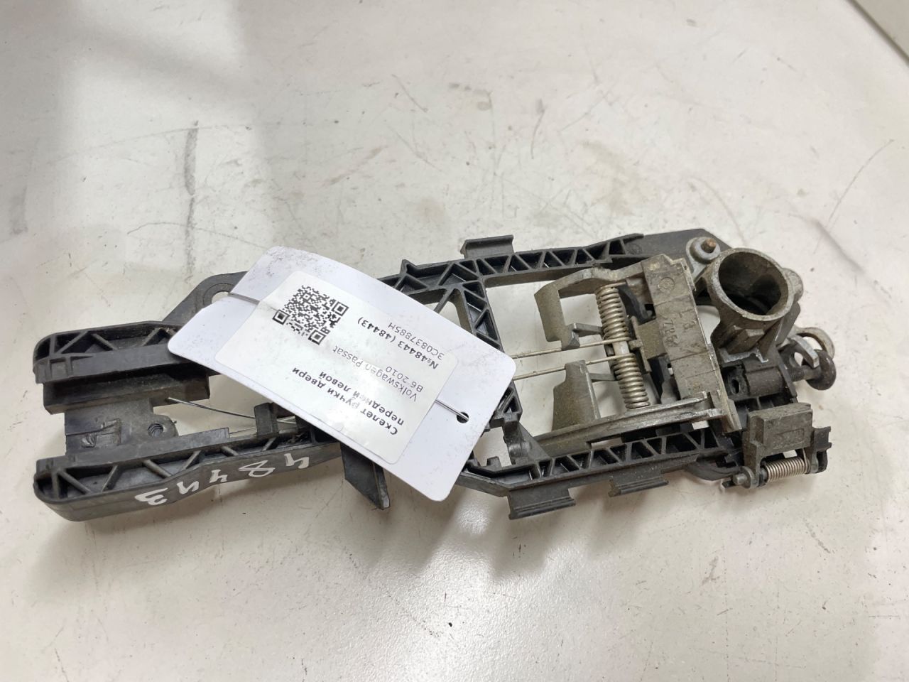 скелет ручки двери передней левой Volkswagen Passat B6 2010, 3C0837885H - фото №1