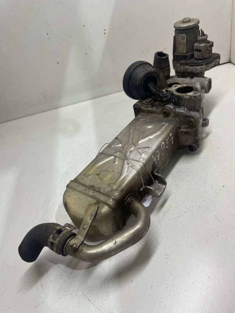охладитель EGR / Радиатор EGR Volkswagen Passat B7 2014, 2.0 л., дизель, 03L131512BL, 0280751016 - фото №1