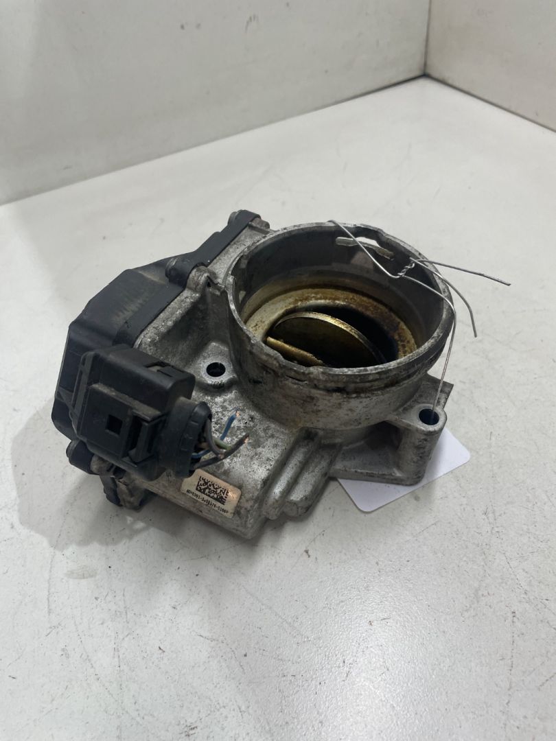 заслонка дроссельная Volkswagen Passat B6 2009, 1.9 л., дизель, 03G128063M - фото №1