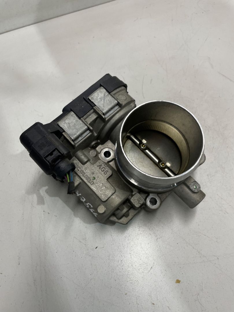 заслонка дроссельная Volkswagen Passat B7 2010, 1.4 л., бензин, 03C133062D - фото №1