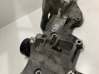 кронштейн генератора Volkswagen Passat B6 2005, 2.0 л., дизель, 03L903143D