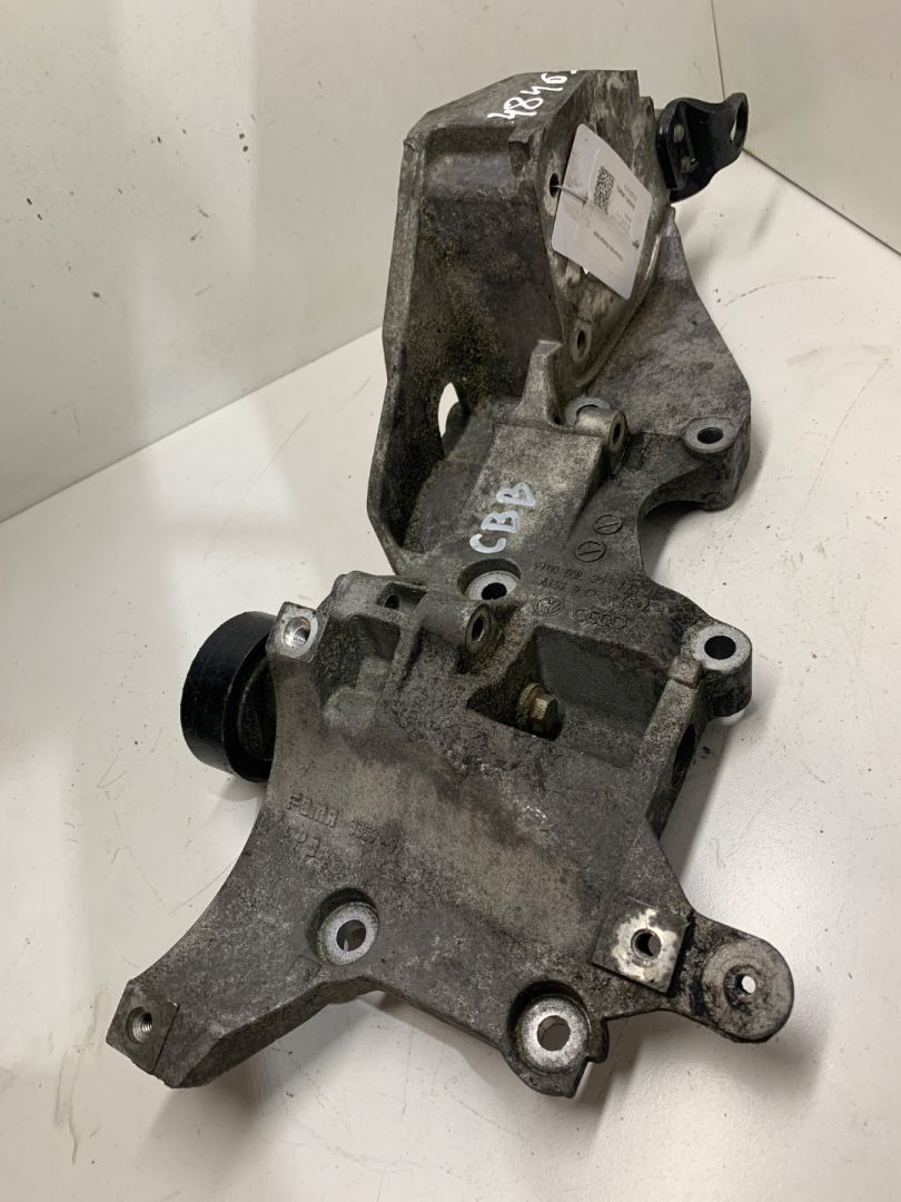 кронштейн генератора Volkswagen Passat B6 2005, 2.0 л., дизель, 03L903143D - фото №1