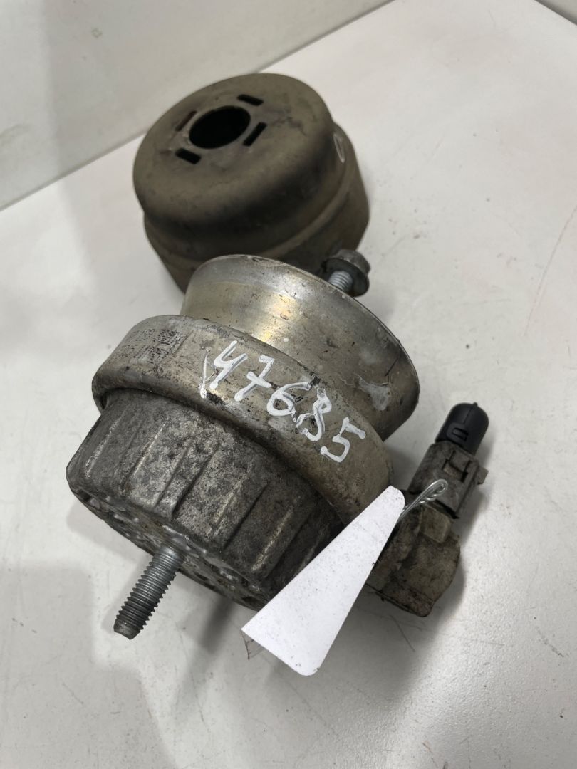 подушка крепления двигателя Audi A6 4F/C6 2007, 2.7 л., дизель, 4F0199382D - фото №1