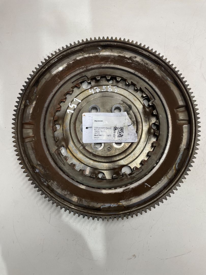 маховик Volkswagen Passat B7 2011, 1.4 л., бензин, АКПП, DSG7, 03C105266G, 03C105266T, 03C105266S, 03C105266Q, 03C105266A, 03F105266, 04E105266 - фото №1