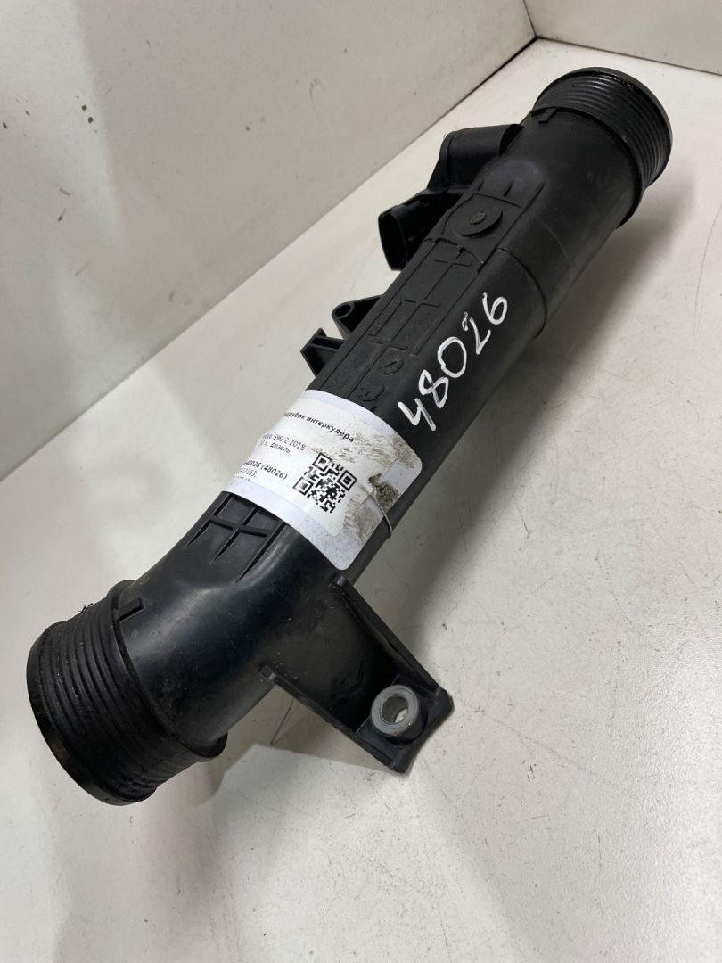 патрубок интеркулера Volvo S90 2 поколение 2018, 2.0 л., дизель, 31422153, 31405341, 0261230424 - фото №1