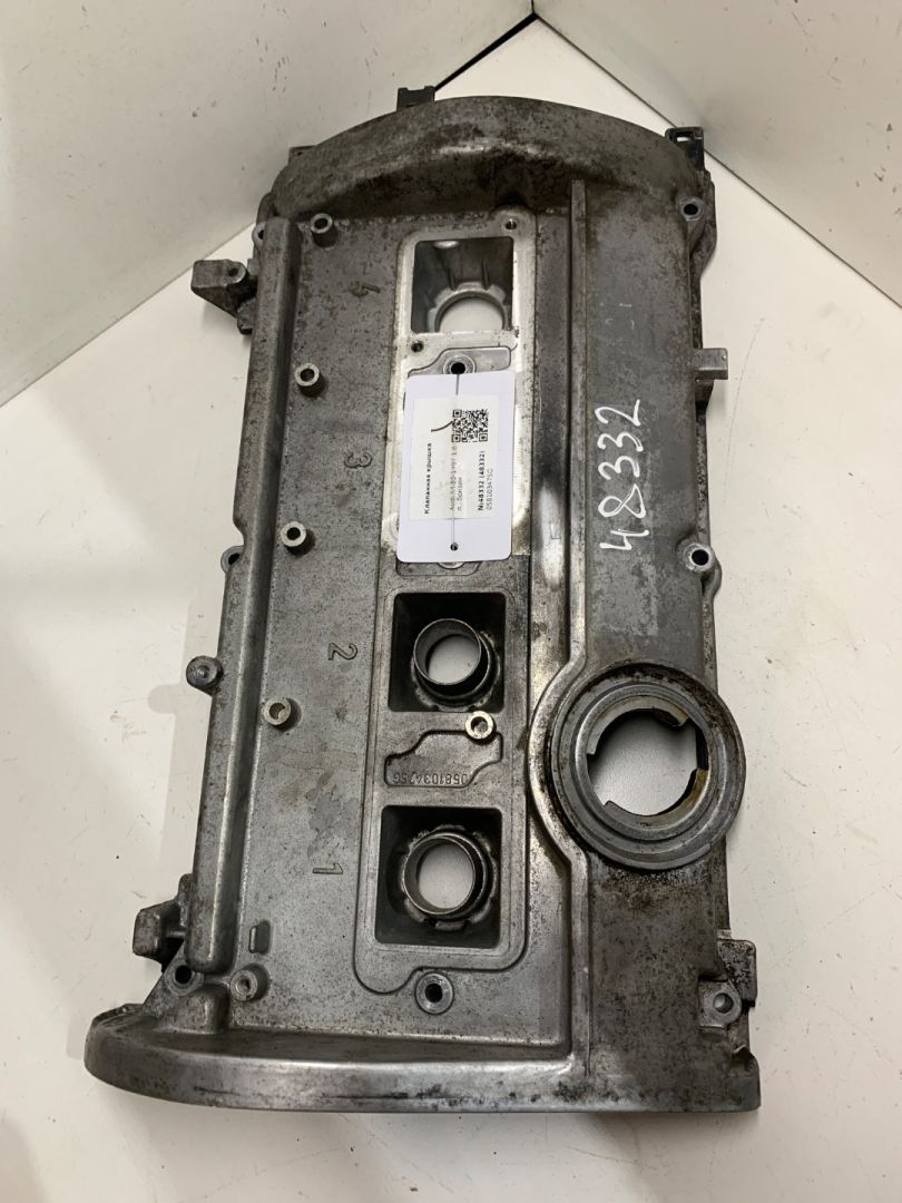 клапанная крышка Audi A4 B5 1997, 1.8 л., бензин, 058103475G - фото №1