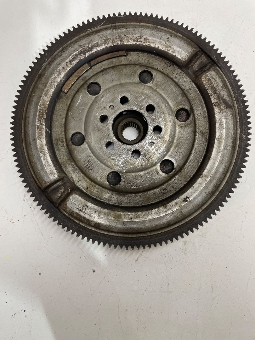 маховик Audi A4 B6 2005, 2.0 л., бензин, 058105317D - фото №1