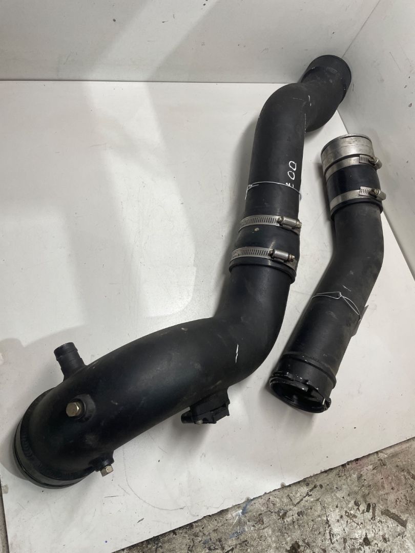 патрубок интеркулера BMW X3 F25 2014, 2.0 л., бензин, 13717597592, 13717605044, 13717597591 - фото №1