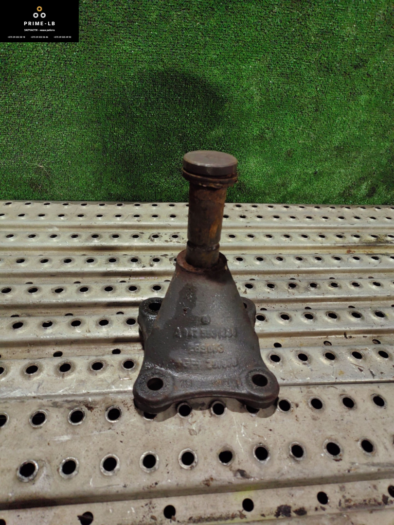 Кронштейн цилиндра подъёма кабины Mercedes-Benz Actros 3 поколение (MP3) 2010, 11.9 л., OM 541.976, дизель, АКПП, A9425531238, 9425531238 - фото №1