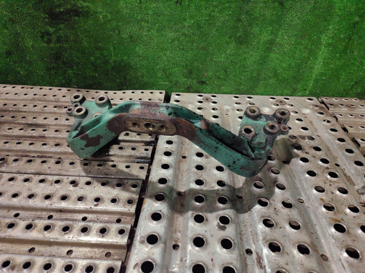 кронштейн двигателя Volvo FH 2 поколение 2004, 12.1 л., D12D420, дизель, МКПП, 3171683 - фото №1