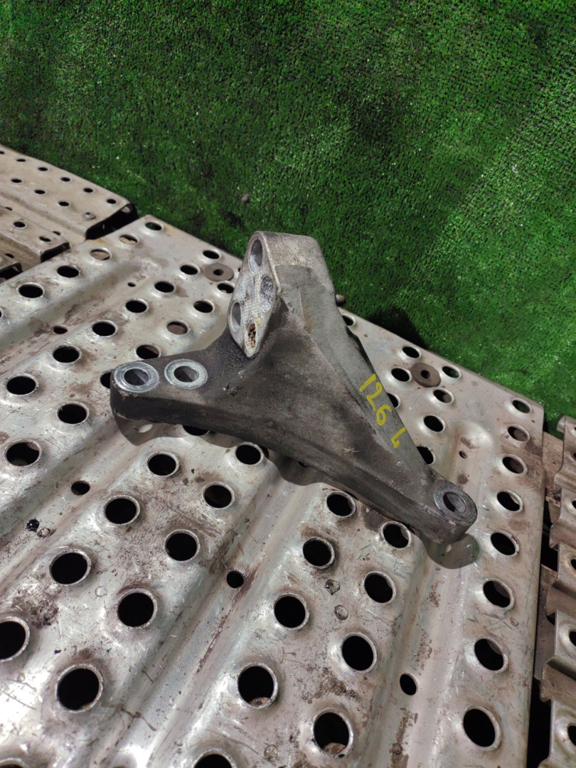 кронштейн двигателя Volvo FH 2 поколение 2004, 12.1 л., D12D420, дизель, МКПП, 20452595 - фото №1