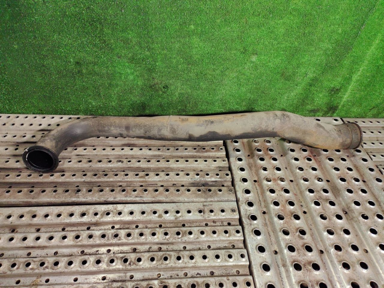 патрубок интеркулера Scania P 2 поколение 1995, 1372901 - фото №1