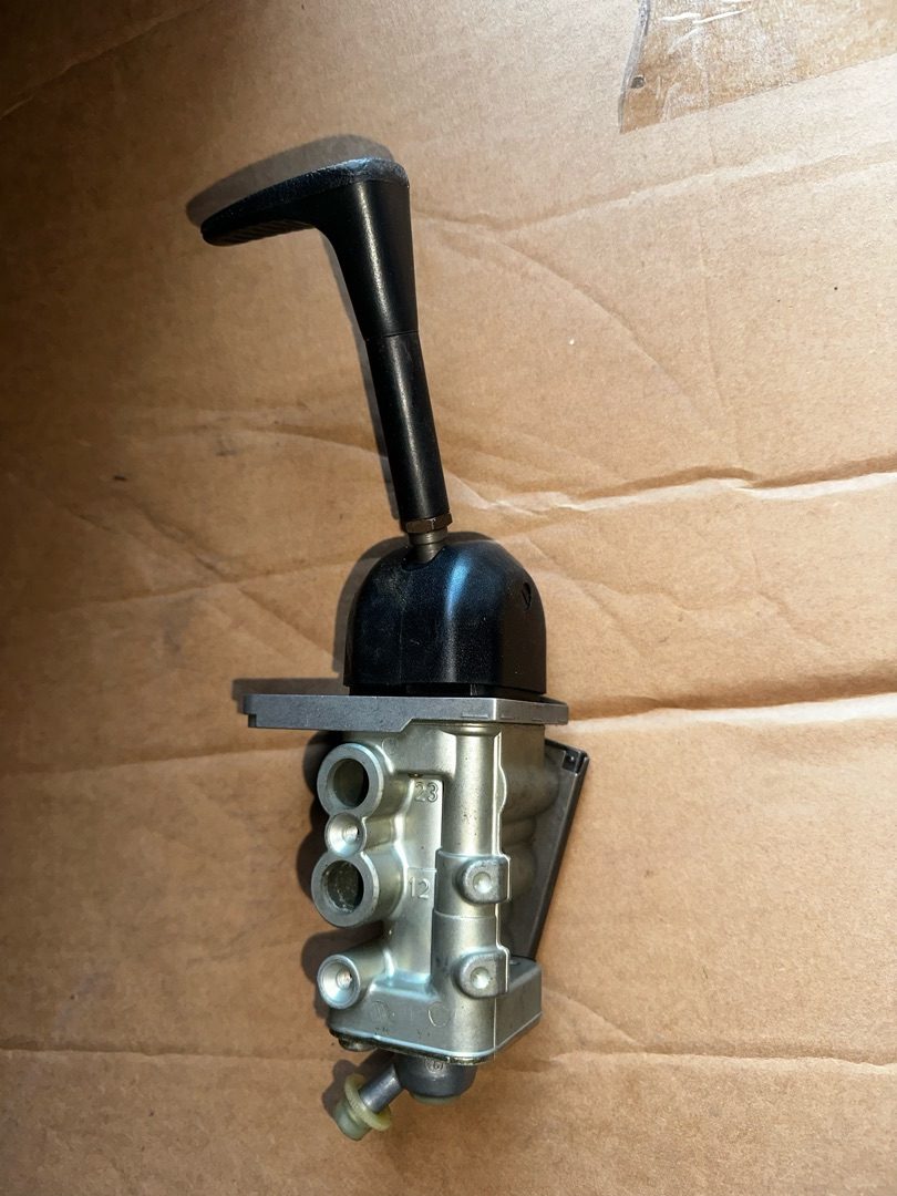 кран ручного тормоза (ручник) Mercedes-Benz Actros 1 поколение (MP1) 1996, 0481016303 - фото №1