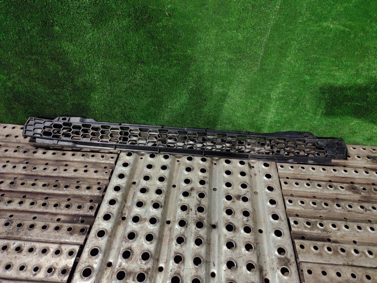 рамка (накладка) решетки радиатора Scania 6-series 2019, 13.0 л., OC13 101 L01, газ, АКПП, 2307679 - фото №1